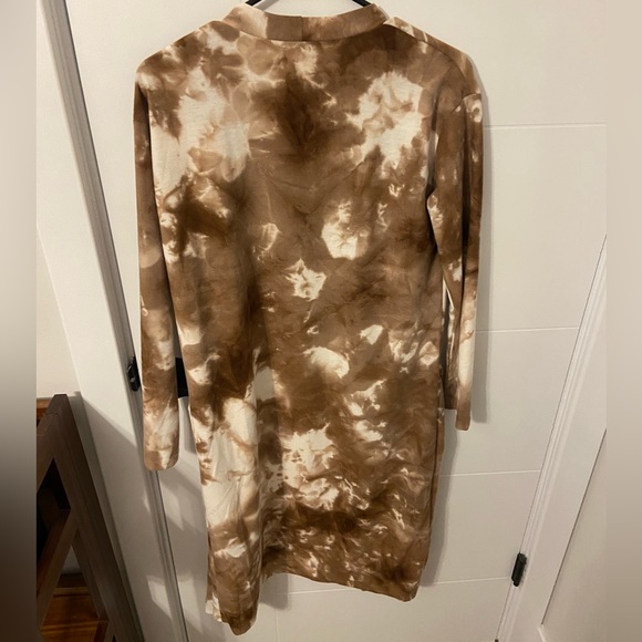 Size small. True to size cardigan - Picture 2 of 4